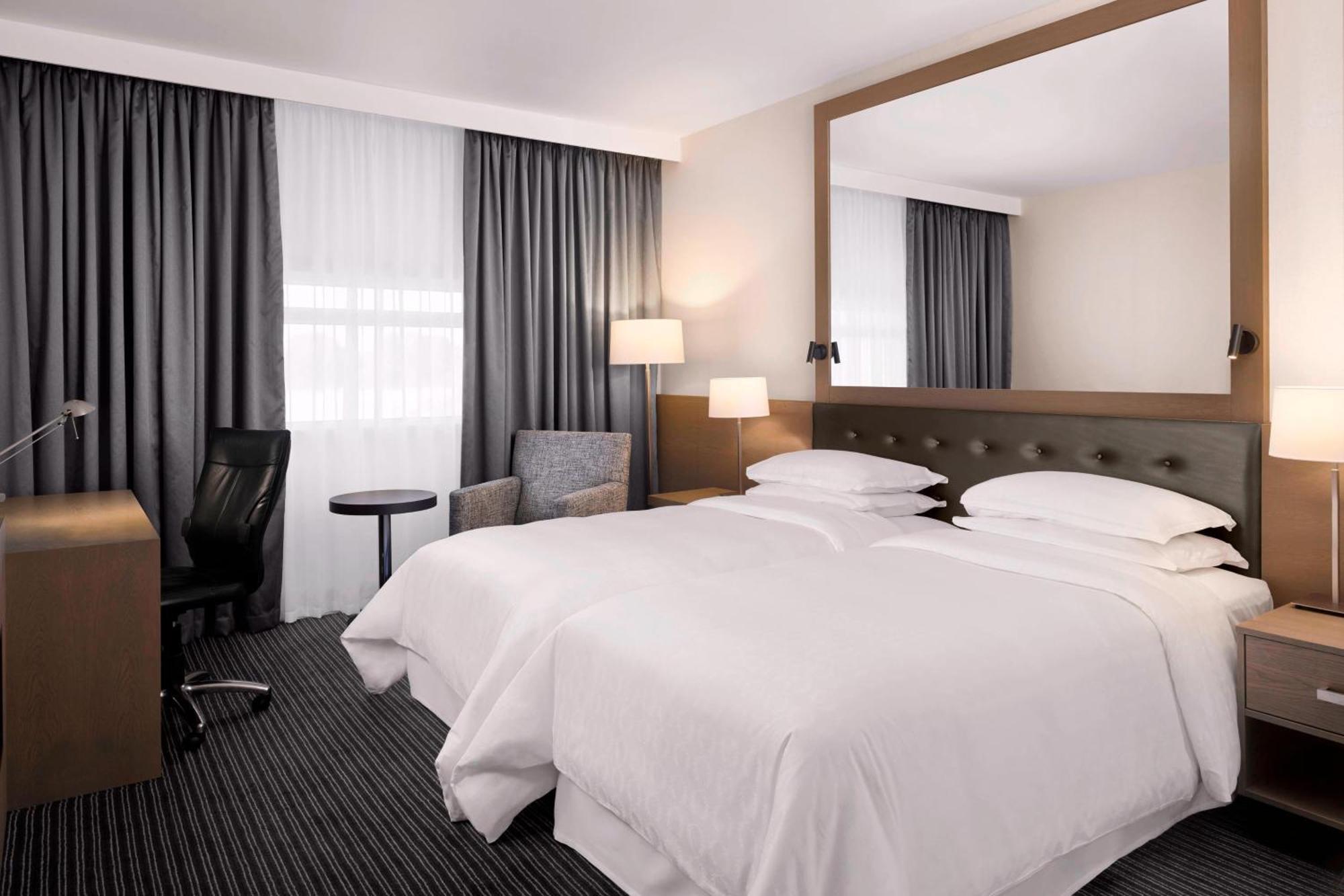 Family Guest room 1 Queen or 1 Twin or Single Beds